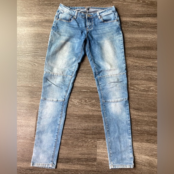 ChiOle Jeans - Picture 2 of 9